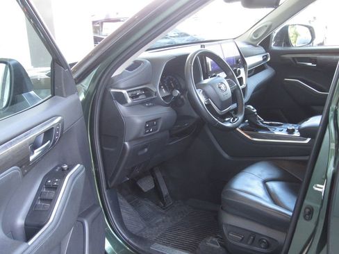 Used 2023 Toyota Highlander Limited AWD/4WD image 9