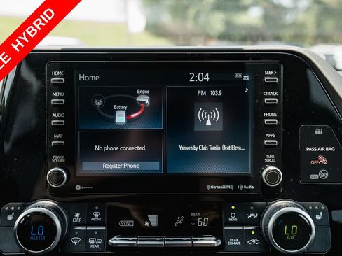 Used 2022 Toyota Highlander XLE FWD image 18