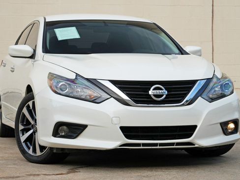 Used 2017 Nissan Altima 2.5 SR FWD image 2