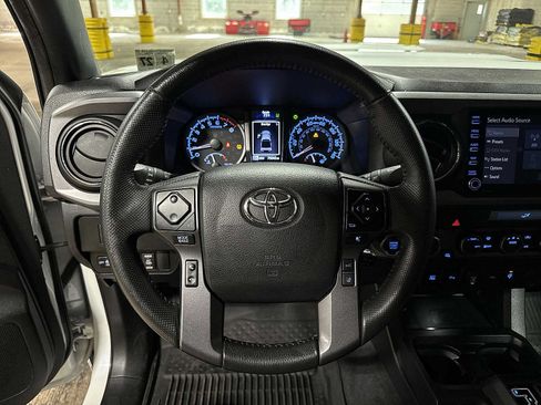 Certified 2022 Toyota Tacoma TRD Sport w/ Technology Package AWD/4WD image 18