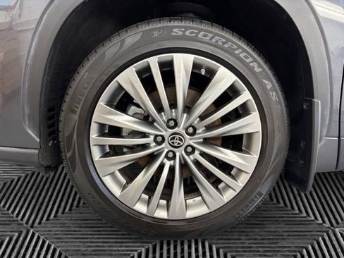 Used 2021 Toyota Highlander Limited AWD/4WD image 30