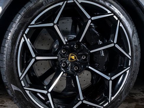 Used 2024 Lamborghini Urus Performante image 10