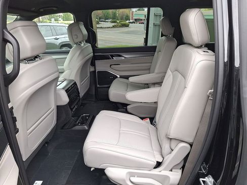New 2026 Jeep Grand Wagoneer L Limited AWD/4WD image 5