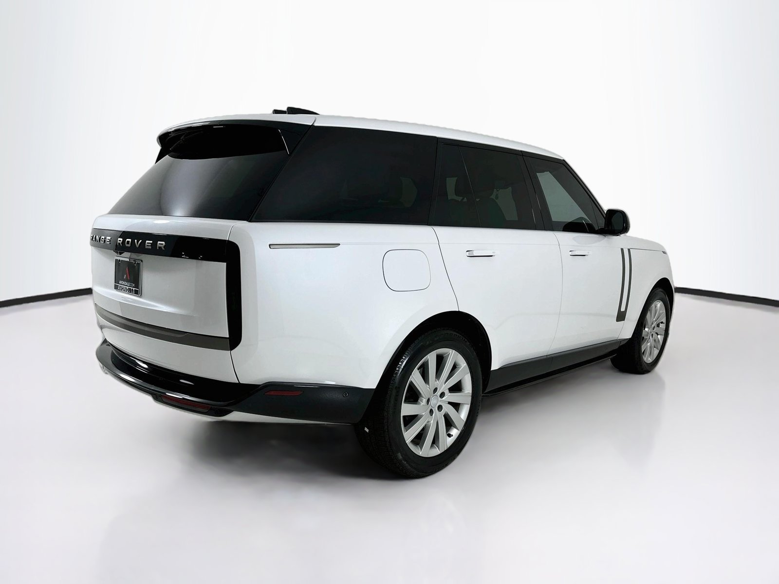 Used 2025 Land Rover Range Rover SE AWD/4WD image 8