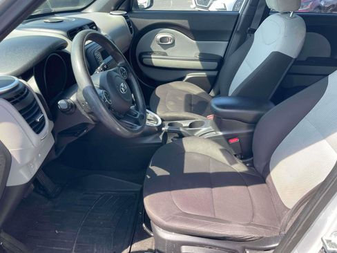 Used 2016 Kia Soul FWD image 5