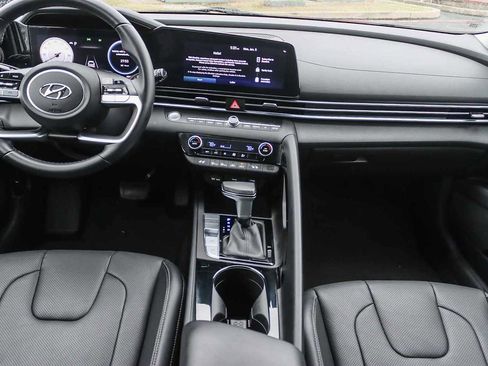 Used 2023 Hyundai Elantra Limited image 11