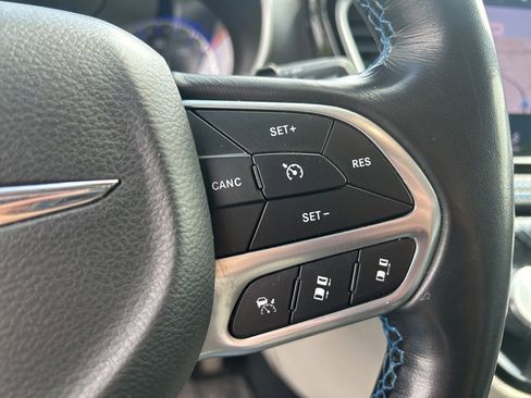 Used 2021 Chrysler Pacifica Touring-L w/ Premium & Safety Sphere Group FWD image 20