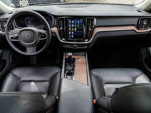 Used 2024 Volvo S60 B5 Plus image 21