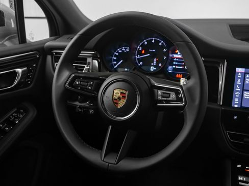 Used 2025 Porsche Macan image 24
