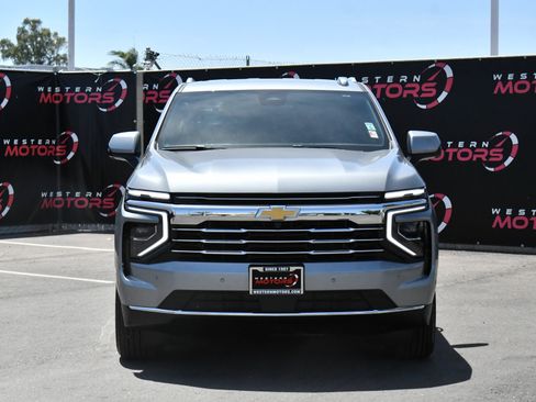 Used 2025 Chevrolet Tahoe LT AWD/4WD image 2