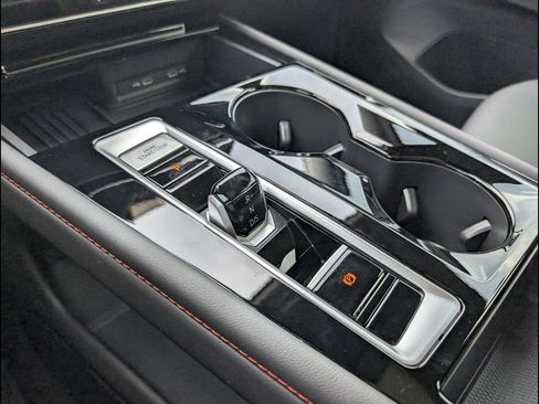Certified 2025 Volkswagen Atlas Peak Edition SE AWD/4WD image 19