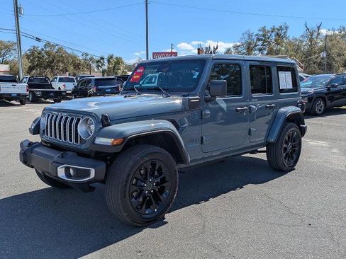 Used 2025 Jeep Wrangler Sahara w/ Safety Group image 4