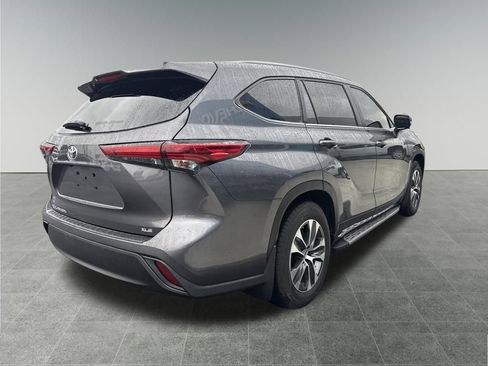 Used 2023 Toyota Highlander XLE image 6