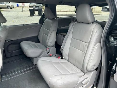 Used 2017 Toyota Sienna XLE w/ XLE Navigation Package image 15