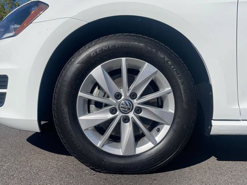 Used 2015 Volkswagen Golf S FWD image 11
