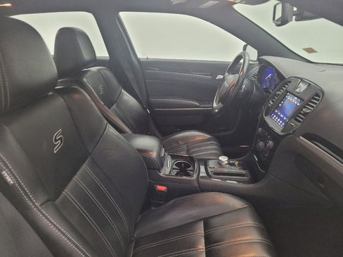 Used 2019 Chrysler 300 S AWD/4WD image 21