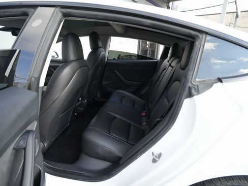 Used 2023 Tesla Model 3 Standard Range image 19