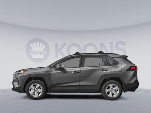 Used 2022 Toyota RAV4 XLE AWD/4WD image 4