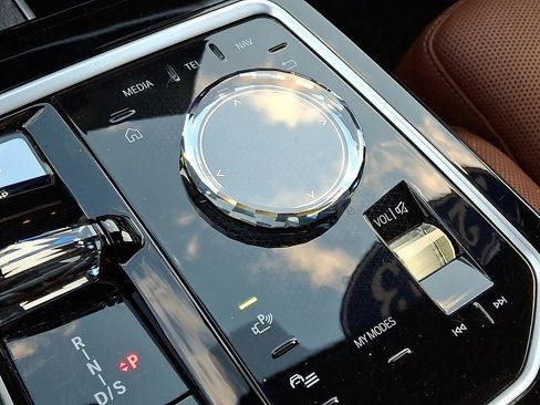 Certified 2023 BMW 760i xDrive AWD/4WD image 26