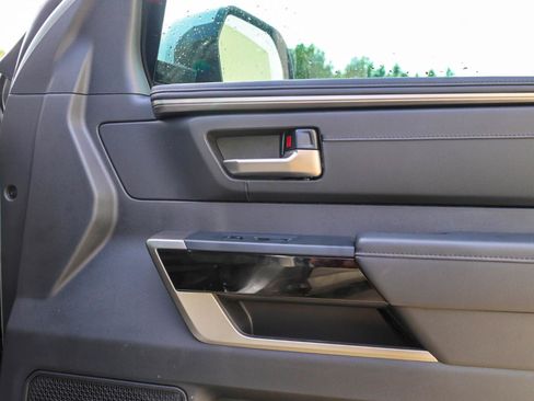 Used 2025 Toyota Tundra Limited AWD/4WD image 14