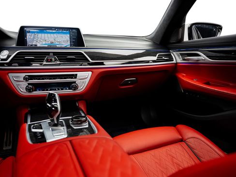 Used 2021 BMW 750i xDrive w/ Executive Package AWD/4WD image 42