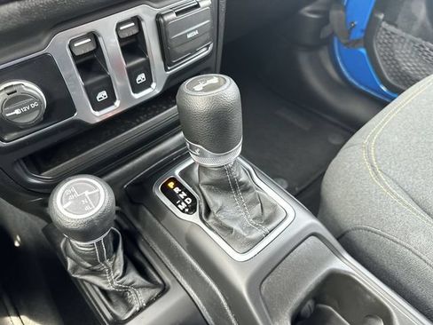 Used 2025 Jeep Wrangler Sport AWD/4WD image 22