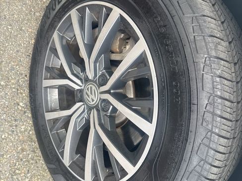 Used 2020 Volkswagen Tiguan SE image 11