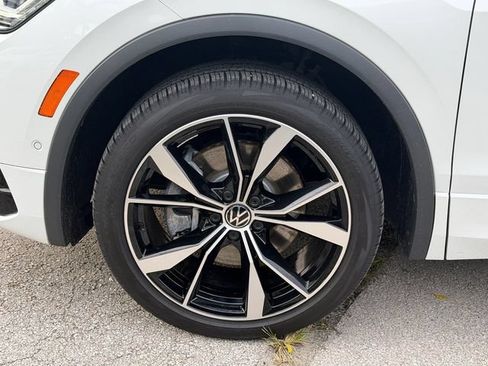 Certified 2024 Volkswagen Tiguan SEL R-Line AWD/4WD image 11