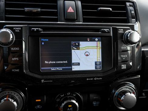 Used 2018 Toyota 4Runner TRD Off-Road AWD/4WD image 28