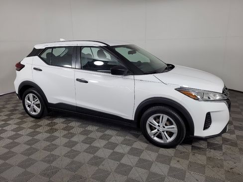 Used 2021 Nissan Kicks S FWD image 11