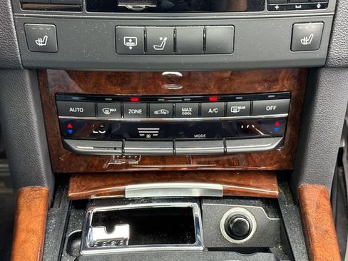 Used 2013 Mercedes-Benz E 350 4MATIC Sedan image 33