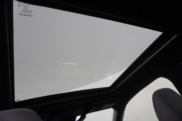 Certified 2025 Subaru Forester Premium AWD/4WD image 36
