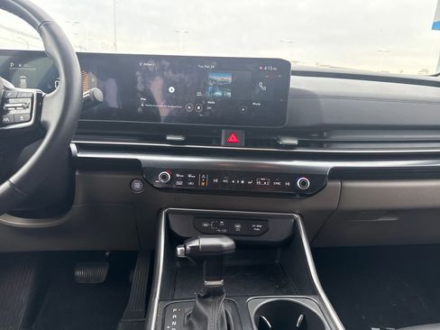 Used 2025 Kia Carnival image 20