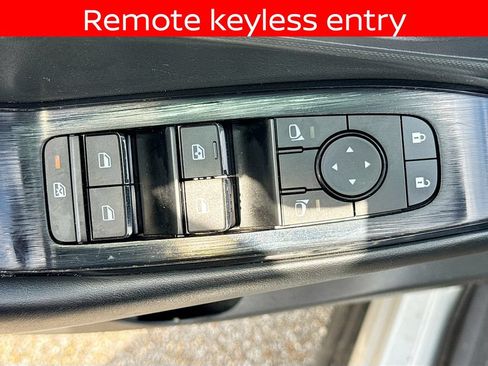 Used 2024 Nissan Rogue S FWD image 17
