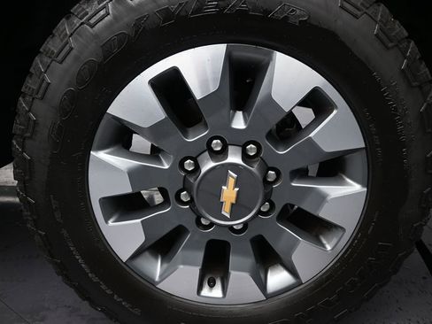 Used 2025 Chevrolet Silverado 2500 LT image 10