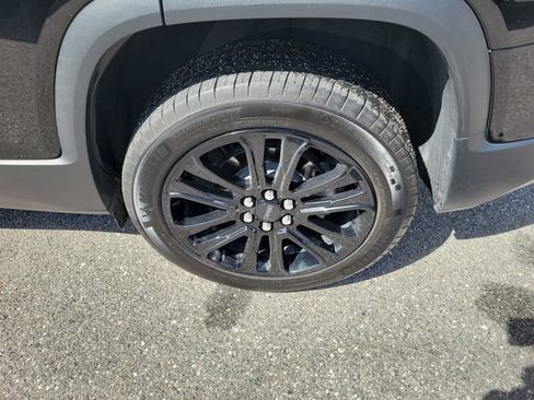 Used 2023 GMC Acadia SLE w/ Elevation Edition image 6