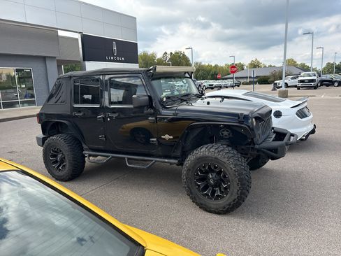 Used 2015 Jeep Wrangler Unlimited Sport AWD/4WD image 2