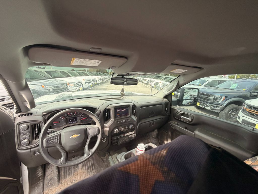 Used 2025 Chevrolet Silverado 3500 W/T AWD/4WD image 4