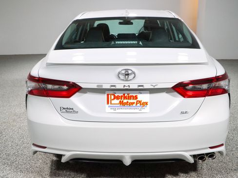 Used 2024 Toyota Camry SE FWD image 8