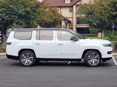 New 2023 Jeep Grand Wagoneer Series III image 3