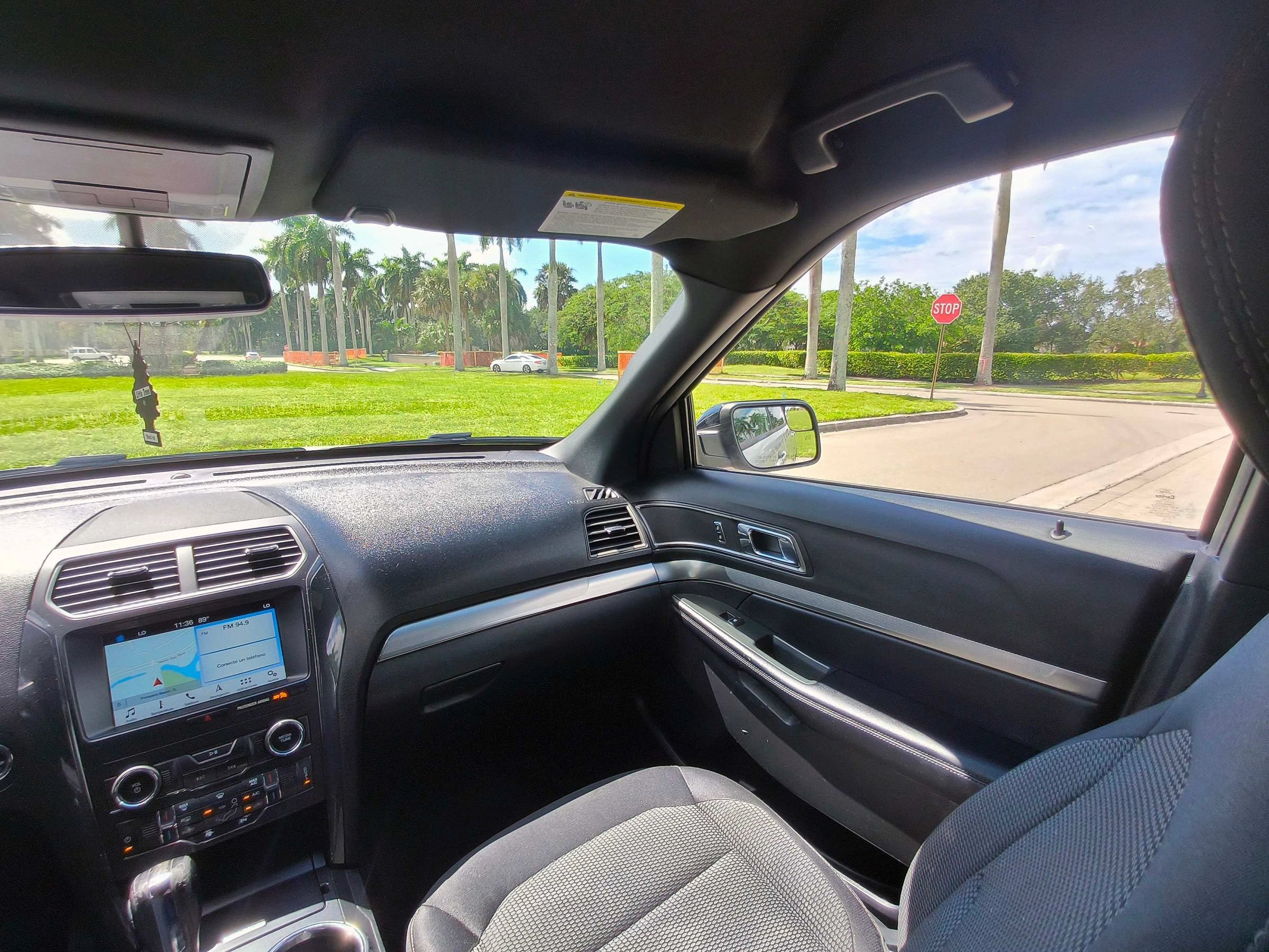 Used 2018 Ford Explorer XLT w/ Equipment Group 201A FWD image 11