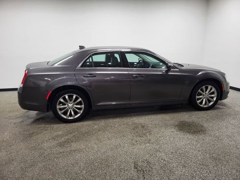 Used 2015 Chrysler 300 Limited w/ Driver Convenience Group image 8