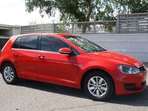 Used 2015 Volkswagen Golf S FWD image 3