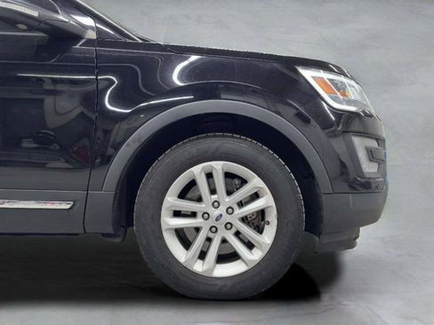 Used 2017 Ford Explorer XLT FWD image 7