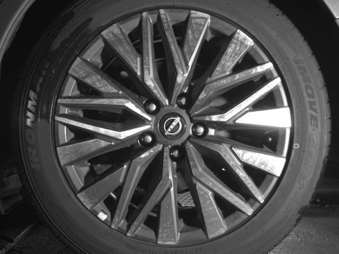 Used 2025 Nissan Altima 2.5 SV FWD image 14