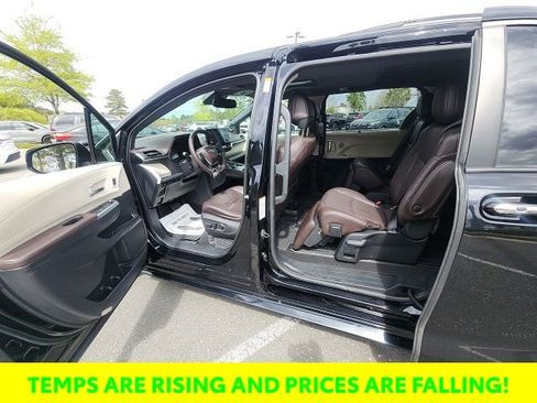 Used 2021 Toyota Sienna Platinum image 21