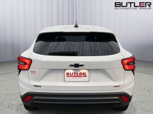 Used 2025 Chevrolet Trax RS w/ Driver Confidence Package FWD image 5