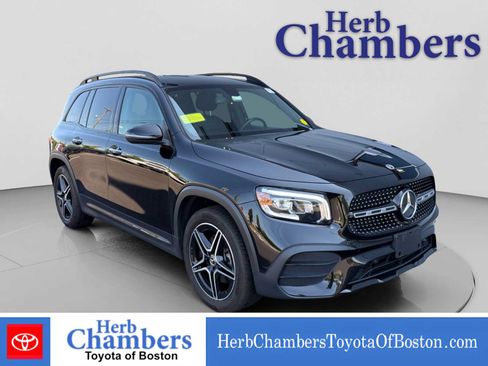 Used 2022 Mercedes-Benz GLB 250 4MATIC image 1