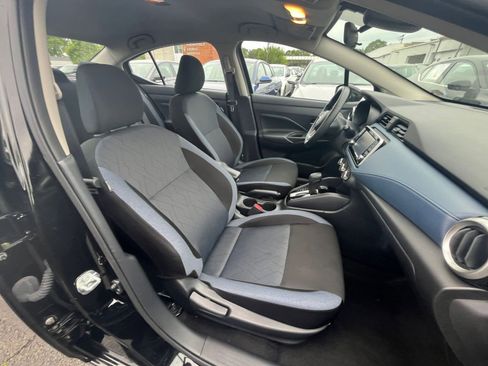 Used 2025 Nissan Versa SV FWD image 34