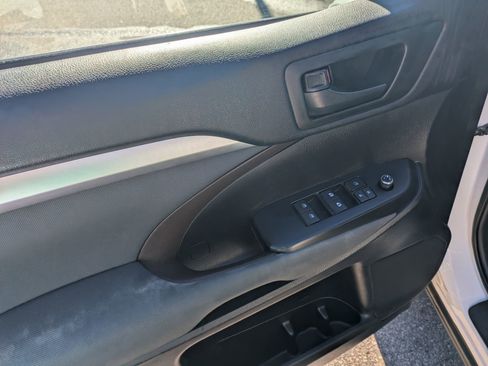 Used 2019 Toyota Highlander LE image 13